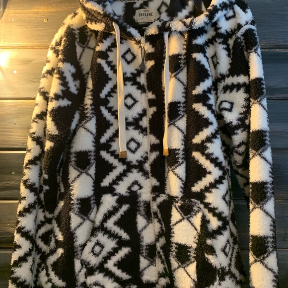 Black & White Fuzzy Sweater - Picture 7 of 7